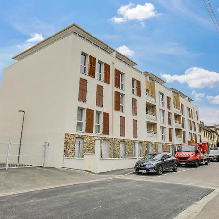 Appartement F2 de haut standing en hypercentre avec jardin privé à 270 m de la Gare de MANTES ! Extérieur photo