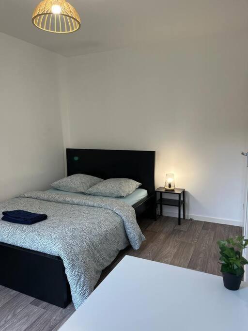Appartement F2 de haut standing en hypercentre avec jardin privé à 270 m de la Gare de MANTES ! Extérieur photo