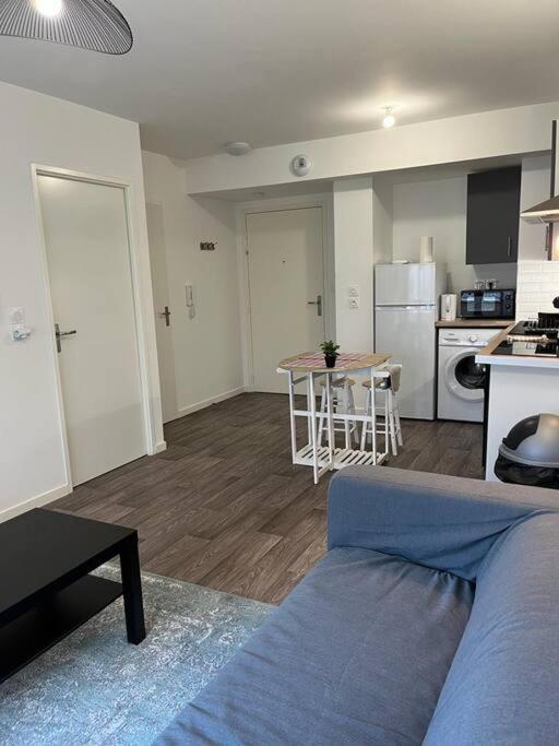 Appartement F2 de haut standing en hypercentre avec jardin privé à 270 m de la Gare de MANTES ! Extérieur photo