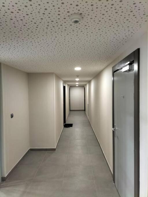 Appartement F2 de haut standing en hypercentre avec jardin privé à 270 m de la Gare de MANTES ! Extérieur photo