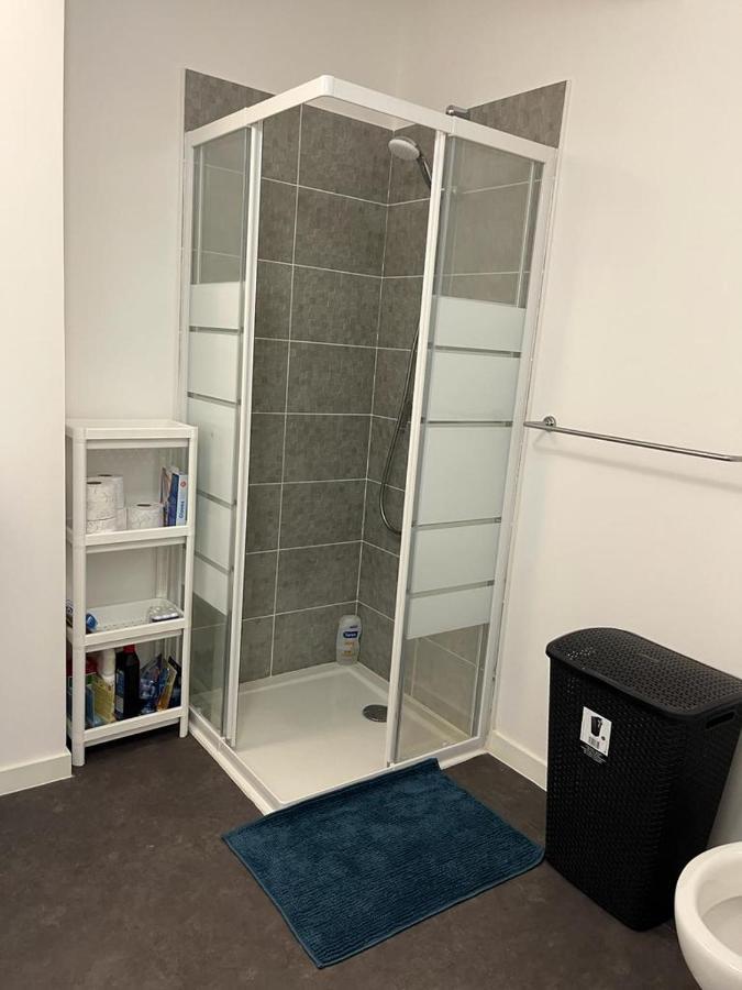 Appartement F2 de haut standing en hypercentre avec jardin privé à 270 m de la Gare de MANTES ! Extérieur photo