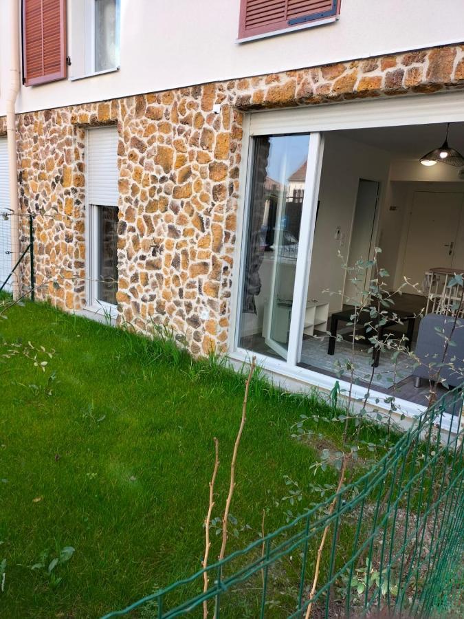 Appartement F2 de haut standing en hypercentre avec jardin privé à 270 m de la Gare de MANTES ! Extérieur photo