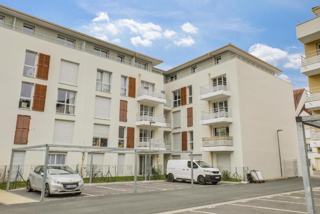 Appartement F2 de haut standing en hypercentre avec jardin privé à 270 m de la Gare de MANTES ! Extérieur photo