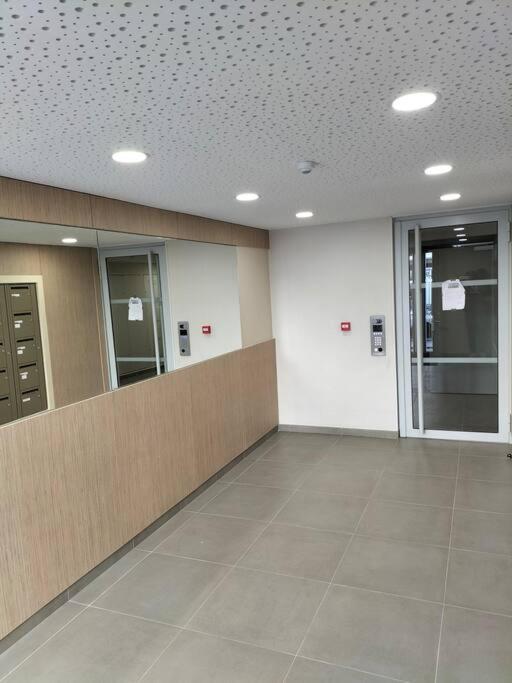 Appartement F2 de haut standing en hypercentre avec jardin privé à 270 m de la Gare de MANTES ! Extérieur photo